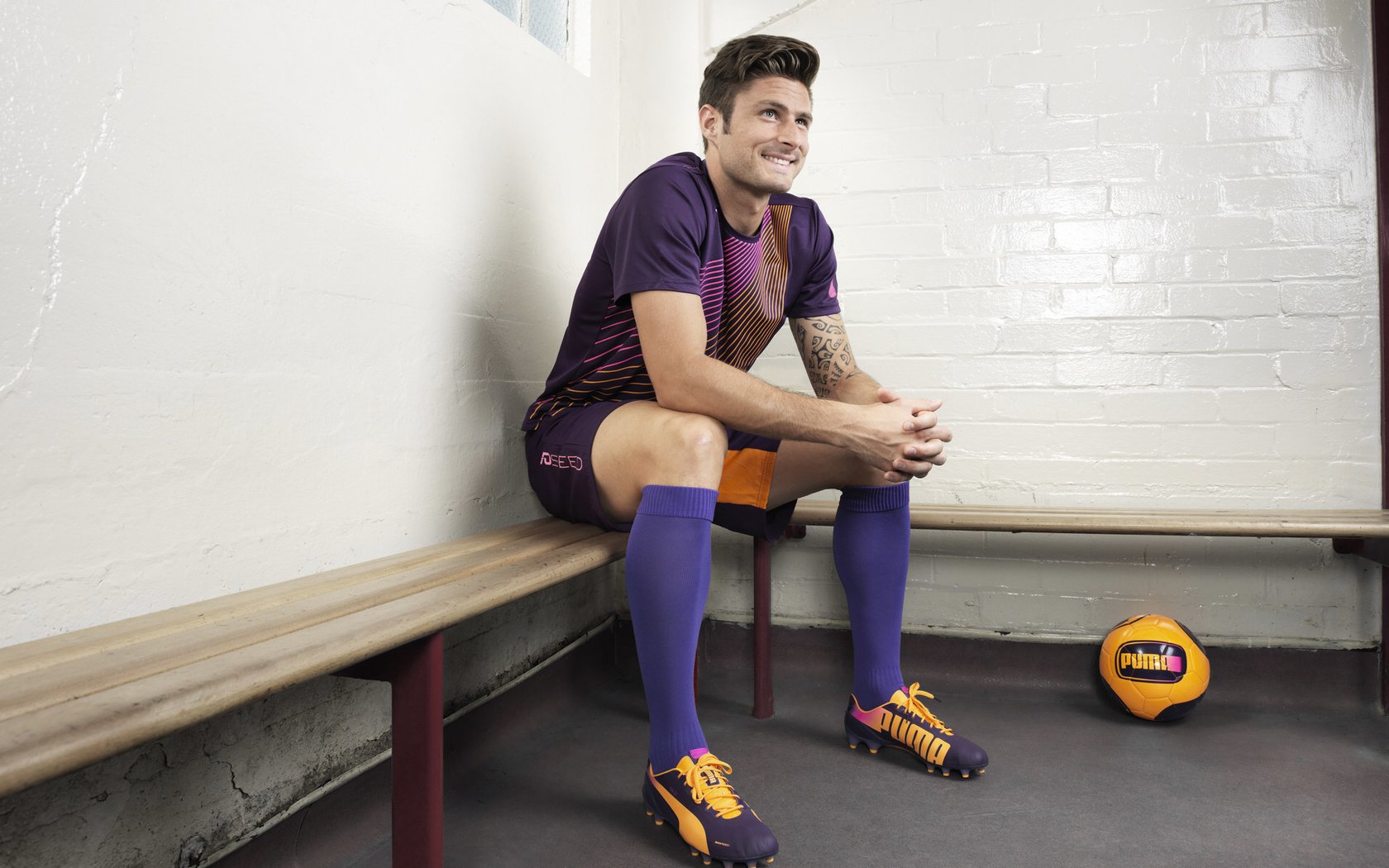 梅西第七次捧起金球奖 刷新历史纪录再创辉煌